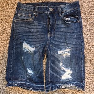 Hot Kiss Bermuda shorts gently worn in good condition. Size-7